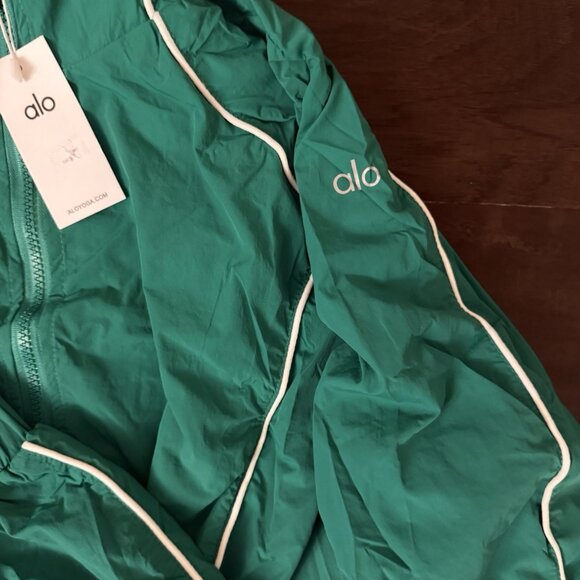 Alo Yoga Motivate Track Jacket & Shorts Set Green - Picture 4 of 5